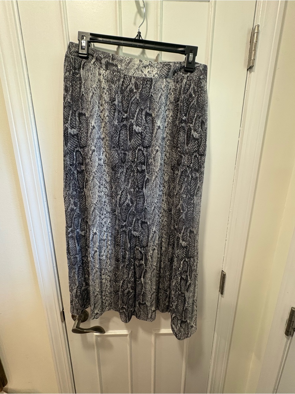 Women's Snake-Print Midi Skirt in Gray